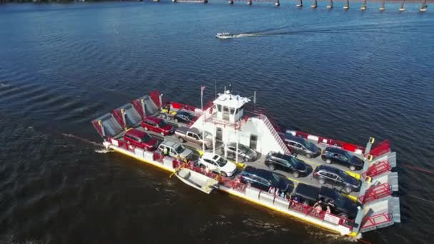 Merrimac Car Ferry Cruza Río Wisconsin — Vídeo de stock