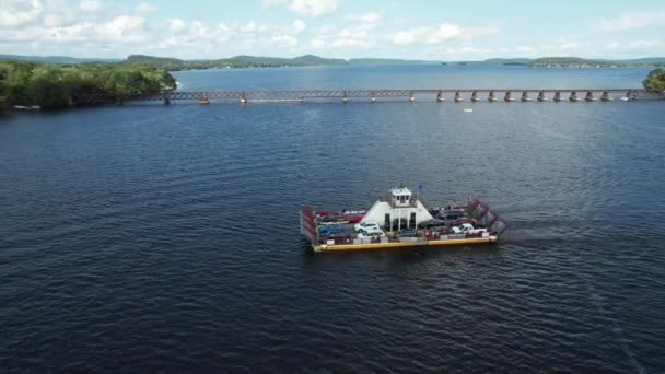 Merrimac Car Ferry Steekt Wisconsin Rivier — Stockvideo