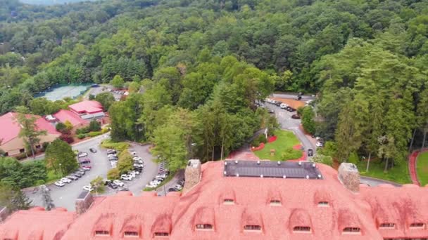 Drone Video Van Historic Grove Park Inn Asheville Zonnige Zomerdag — Stockvideo