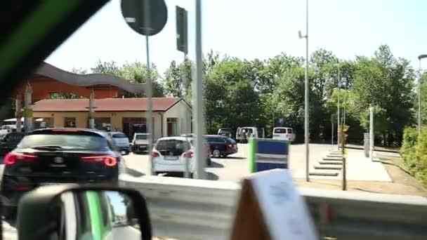 Colas Caóticas Gasolinera Antes Del Aumento Precios Concepto Especulación Combustible — Vídeo de stock