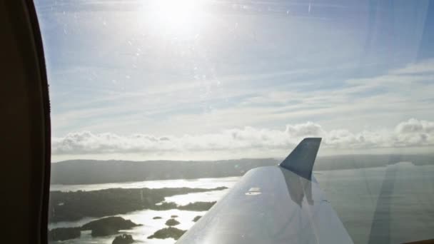 Ponto Vista Dentro Avião Olhando Para Baixo Para Oceano Ilha — Vídeo de Stock