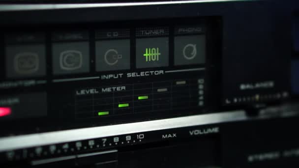 Слухання Радіо Станції Audio Amplifier Tuner Selection Peak Level Meter — стокове відео