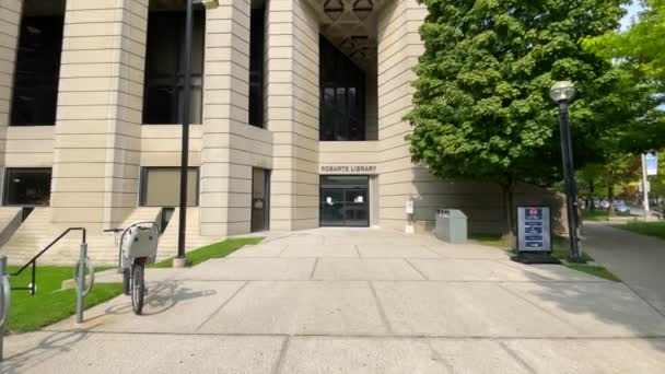 Robarts Biblioteksbyggnad University Toronto Fastställande Lutningsskott — Stockvideo