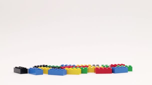Blok Mainan Diatur Dalam Kolom Berwarna Hentikan Animasi Gerak — Stok Video