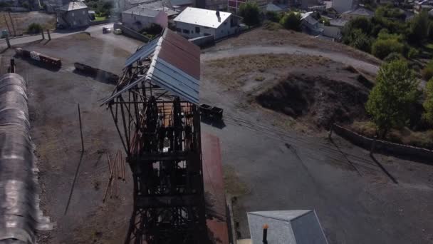 Antigua Torre Minera Edificios Una Mina Subterránea Carbón Llamada Pozo — Vídeo de stock