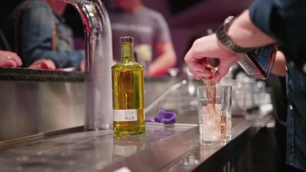 Close Bartender Pouring Alcohol Glass Busy Bar Slow Motion — Stock Video