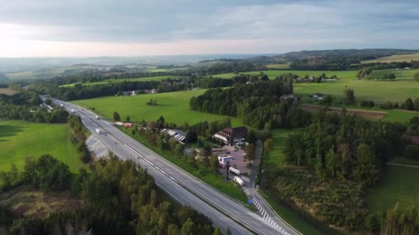 Vista Aérea Drone Estrada Famosa Expressa República Checa Cores Saturadas — Vídeo de Stock