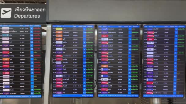 Informacje Odlotach Samolotów Wyświetlane Lotnisku Suvarnabhumi Bangkok Tajlandia Koncepcja Podróży — Wideo stockowe