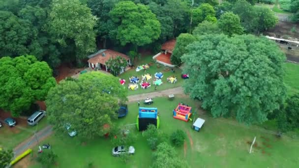 Beautiful Aerial Shot Colorful Birthday Tables Set Surrounded Trees Farm — Stock Video
