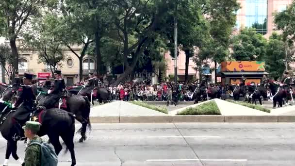 Tiro Câmera Lenta Pelotão Cavalaria Exército Mexicano Durante Desfile Militar — Vídeo de Stock