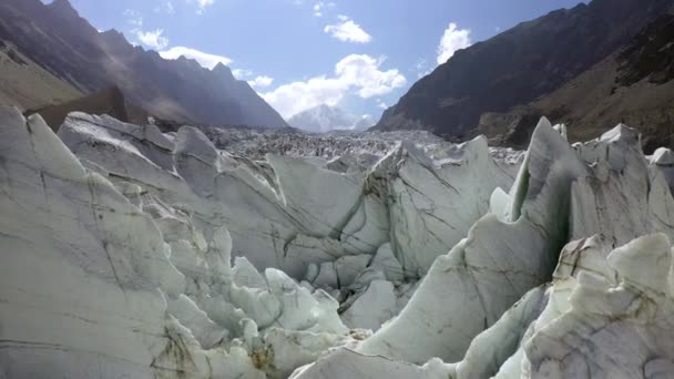 Drone Shot Van Gletsjer Ijs Fairy Meadows Pakistan Langzaam Stijgende — Stockvideo