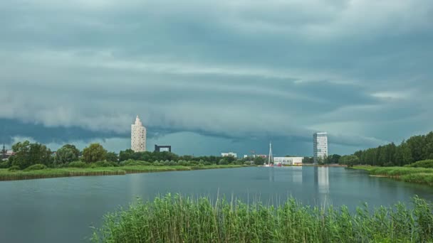 Blick Über Den Fluss Emajogi Tartu Estland Einem Stürmischen Tag — Stockvideo