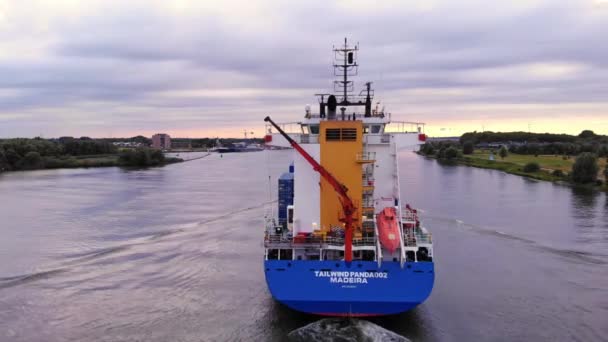 Tracking Shot Tylnej Strony Tylnej Panda Container Ship Cruising Oude — Wideo stockowe