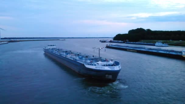 Navio Cruzeiro Minerva Ancorado Porto Willemstad Enquanto Outro Navio Parte — Vídeo de Stock