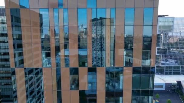 Aerial Stigande Skott Bygga Drexel University Med Stor Logotyp Institutionen — Stockvideo