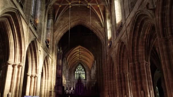 Menschenschlange Vor Der Kathedrale Von Chester Die Darauf Wartet Sich — Stockvideo