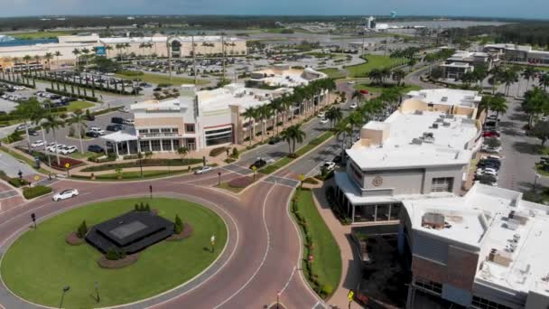 Drone Video Van Traffic Roundabout University Town Center Mall Sarasota — Stockvideo