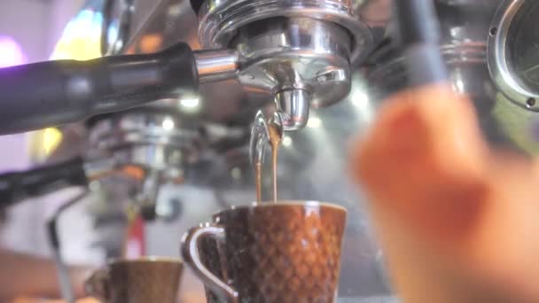 Kaffebryggare Häller Kaffe Vintage Cup — Stockvideo