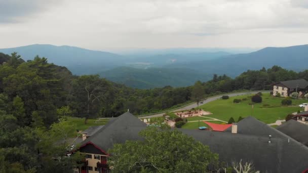 Drone Video View Mountainside Resort Little Switzerland Summer Day — Αρχείο Βίντεο