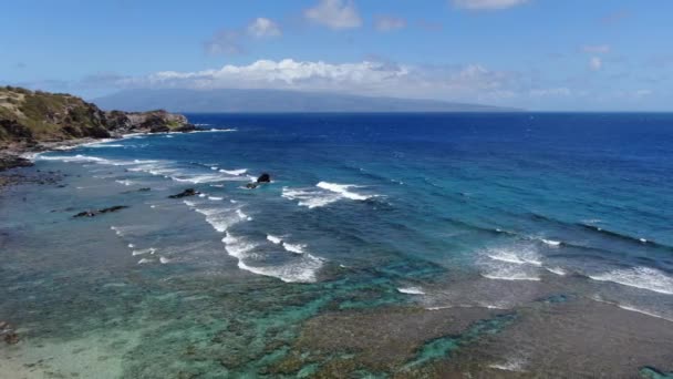 Cinematic Shot Ocean Large Crashing Wave Breaking Dangerously Coral Reef — Stock Video