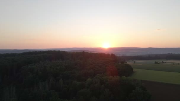 Pôr Sol Prados Campos Milho Vale Cercado Por Florestas — Vídeo de Stock