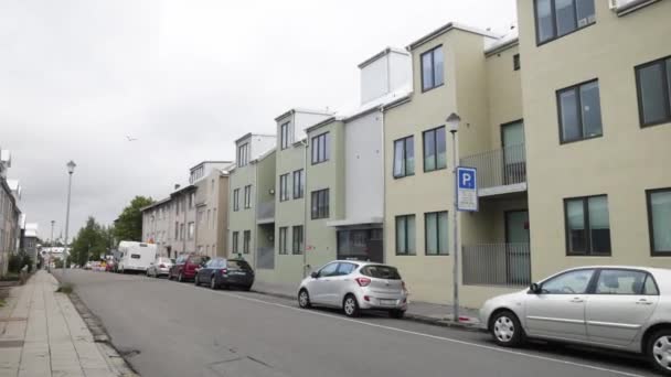 Quartier Centre Ville Reykjavik Islande Avec Vidéo Carabine Marchant Vers — Video