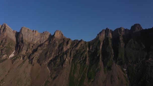 Indah Pegunungan Dengan Warna Matahari Terbit Alpen — Stok Video