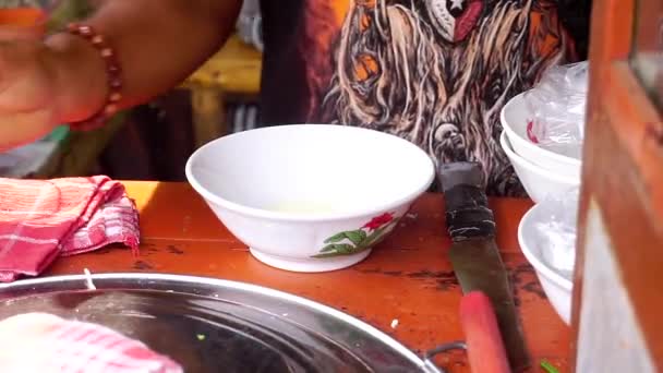 Eladó Becsomagolja Tálban Felszolgálja Mie Ayam Street Food Nevű Mie — Stock videók