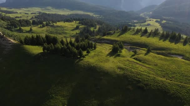 Linda Luz Tarde Sobre Paisagem Alpina — Vídeo de Stock