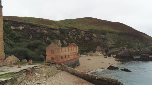 Porth Wen Aérea Que Estabelece Vista Abandonada Fábrica Alvenaria Industrial — Vídeo de Stock