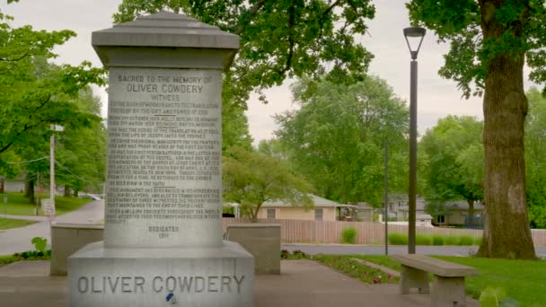 Oliver Cowdery Graf Vol Uitzicht Grafsteen Hij Een Van Getuigen — Stockvideo