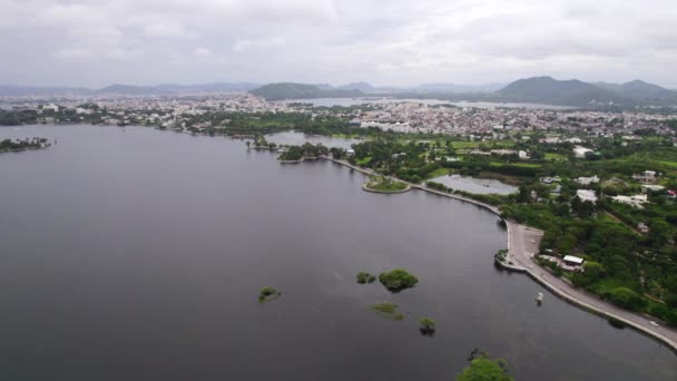 Gran Lago Fateh Sagar Orillas Del Magnate Tropical Blanco Udaipur — Vídeos de Stock