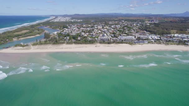 Kingscliff Beach Cudgen Creek Einem Sonnigen Sommertag Kingscliff Seawall Nsw — Stockvideo