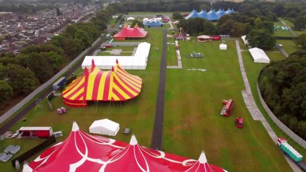 Aerial Flyover Revealing Situs Festival Musik Seluruh — Stok Video