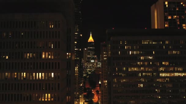 Dron Záběry Atlanta Mrakodrap Noci Mezi Budovami Downtown Push Shot — Stock video