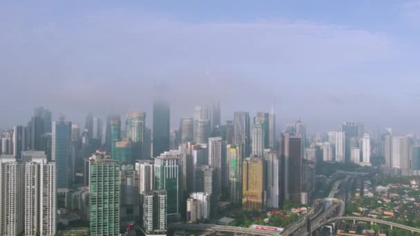 Klcc Nin Bina Kulelerine Doğru Yükselen Uçan Hava Bulutlarla Kaplı — Stok video