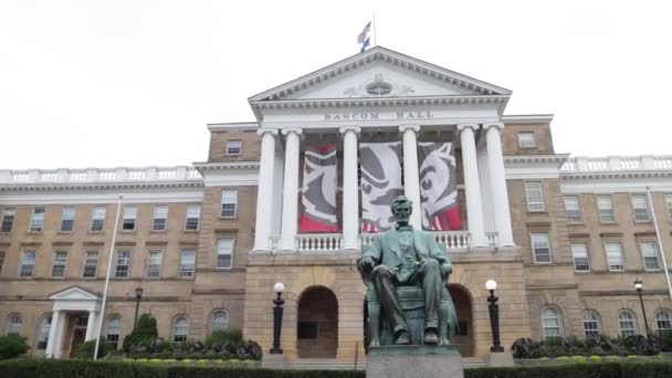 Patung Abraham Lincoln Bascom Hall Universitas Wisconsin Madison Wisconsin Dengan — Stok Video