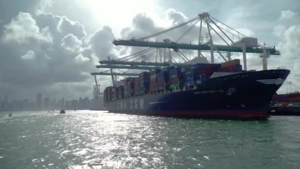Freight Containers Loaded Cargo Vessel Atlantic Ocean Bay Port Miami — Stock Video