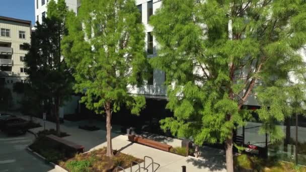 Orbiting Aerial View Apartment Entrance Surrounded Trees Quiet Trowalk — стоковое видео