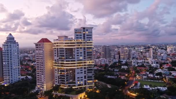 パークタワーの空中景色 ミラドール スールのカラフルな夕日 サントドミンゴ — ストック動画