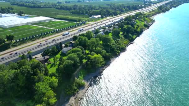 Vista Aérea Queen Elizabeth Camino Camino Lado Del Lago Ontario — Vídeo de stock