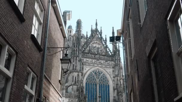 Babakocsi Sikátorban Felé Homlokzata Gótikus Katedrális Központjában Den Bosch — Stock videók