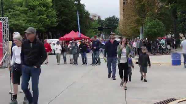 Pessoas Andando Evento Taste Madison Madison Wisconsin Com Vídeo Timelpase — Vídeo de Stock