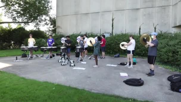 Northwestern University Drum Line Praticare Fuori — Video Stock