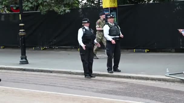 Polícia Feminina Exército Asseguram Que Todos Estejam Salvo Hyde Park — Vídeo de Stock