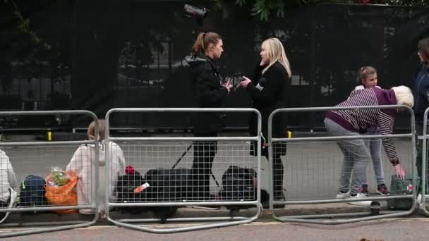 Nyheter Först Från Australien Med Queens Funeral Hyde Park London — Stockvideo