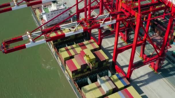 Kapal Kargo Besar Dock Yard Memuat Kontainer Drone Menembak Dari — Stok Video