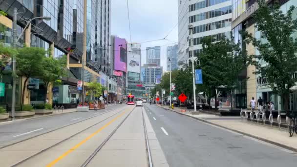 Descente Dundas Street Direction Yonge Dundas Square Toronto — Video