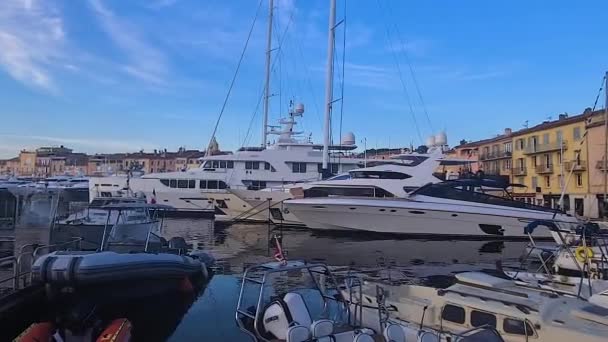 Yachter Och Båtar Saint Tropez Hamn Frankrike Populära Turistmål Franska — Stockvideo