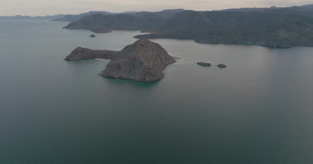 美しいバハ カリフォルニア コーストのアイラ コヨーテ島 メキシコ Airial Drone View — ストック動画